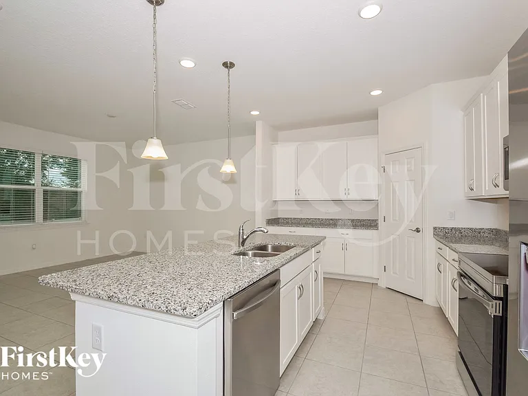 320 Corbel Ln — Photo 5