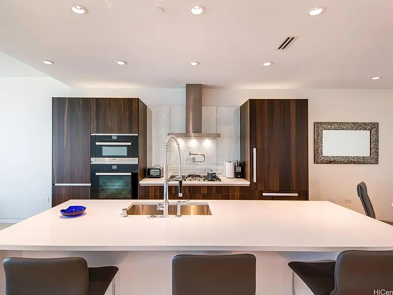 1118 Ala Moana Blvd #1203 — Photo 4