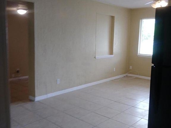 5th image of 4968 Princely Ave