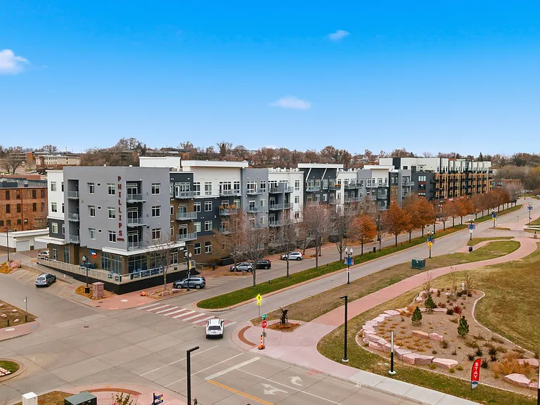 Phillips Avenue Lofts — Photo 25