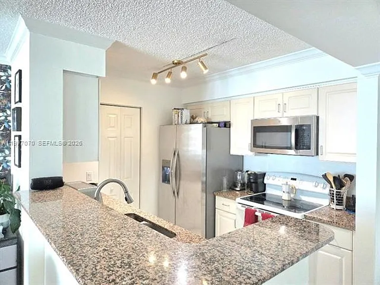 1155 Brickell Bay Dr #2006 — Photo 15