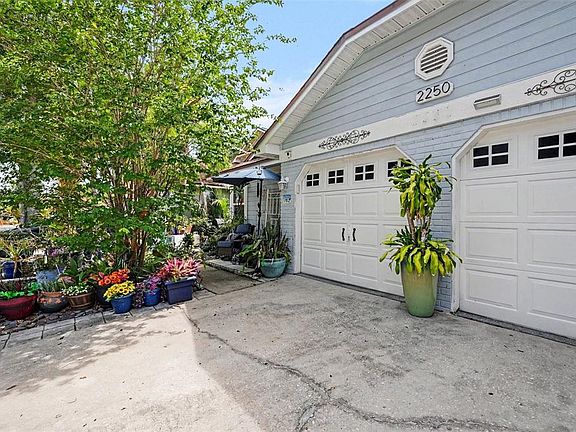 3rd image of 2250 SPRINGWOOD CIR W