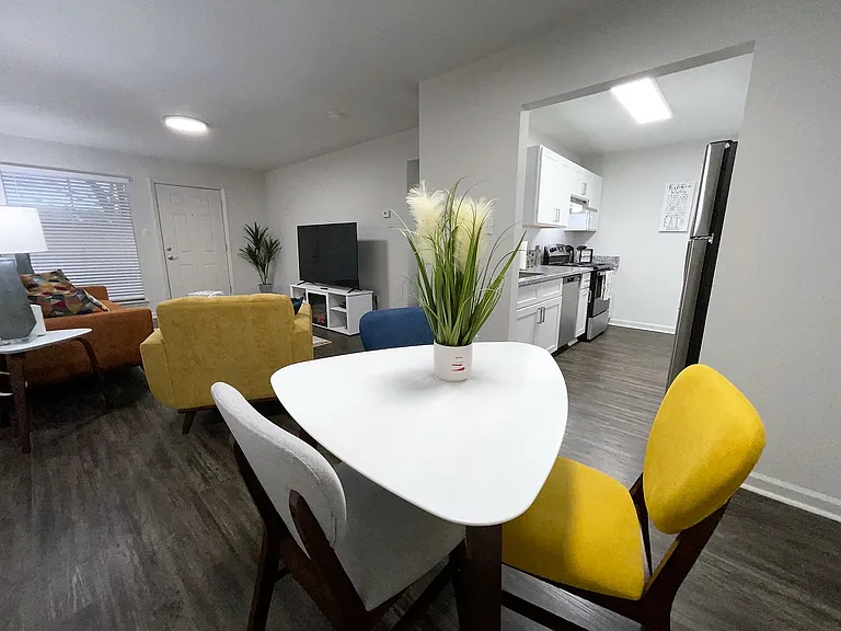 Bayou Oaks Apartments — Photo 11