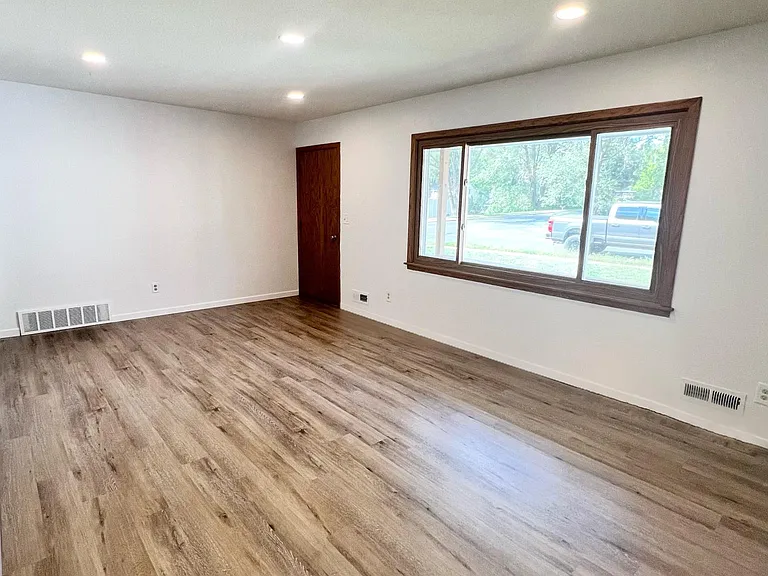 4321 Pleasant St SE — Photo 2