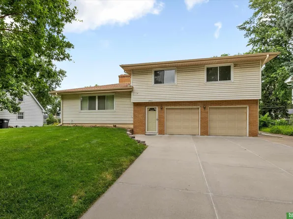 3612 S 106th St, Omaha, NE 68124