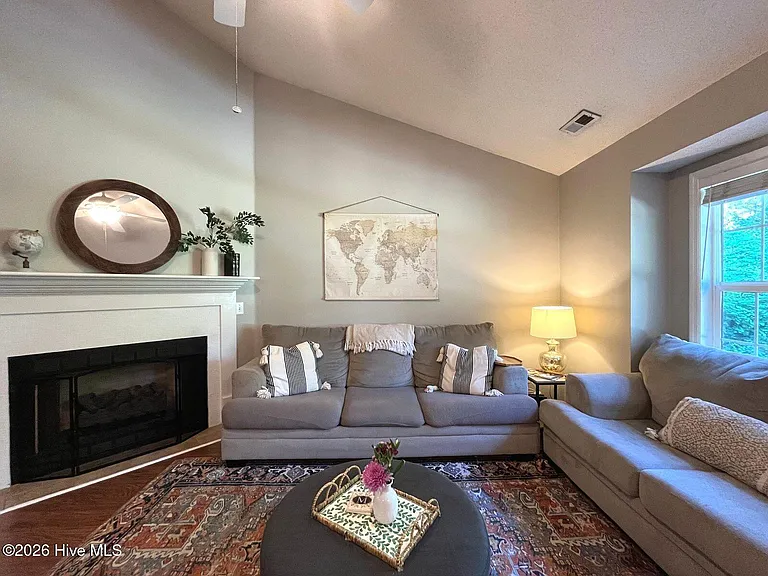 2400 Longleaf Dr W — Photo 5