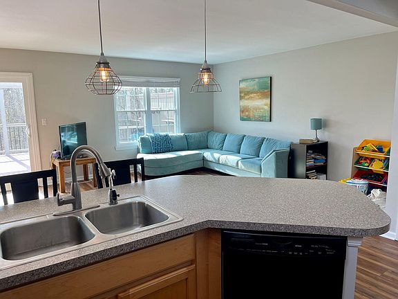 4th image of 35 Westfield Pl #35