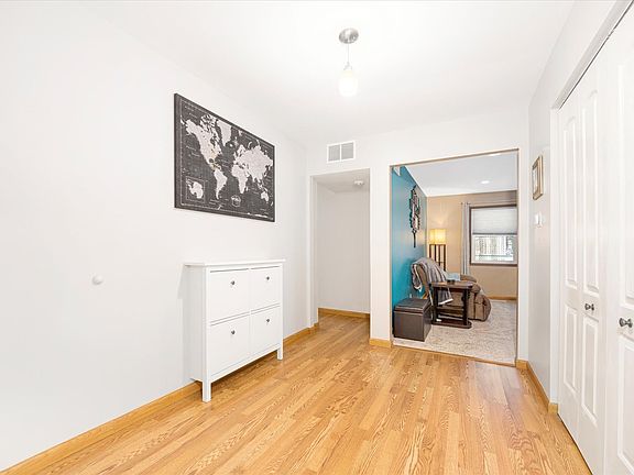 4th image of 102 Paxton Ln