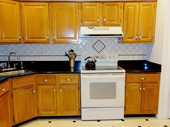 3rd image of 42 Deerfield Ln