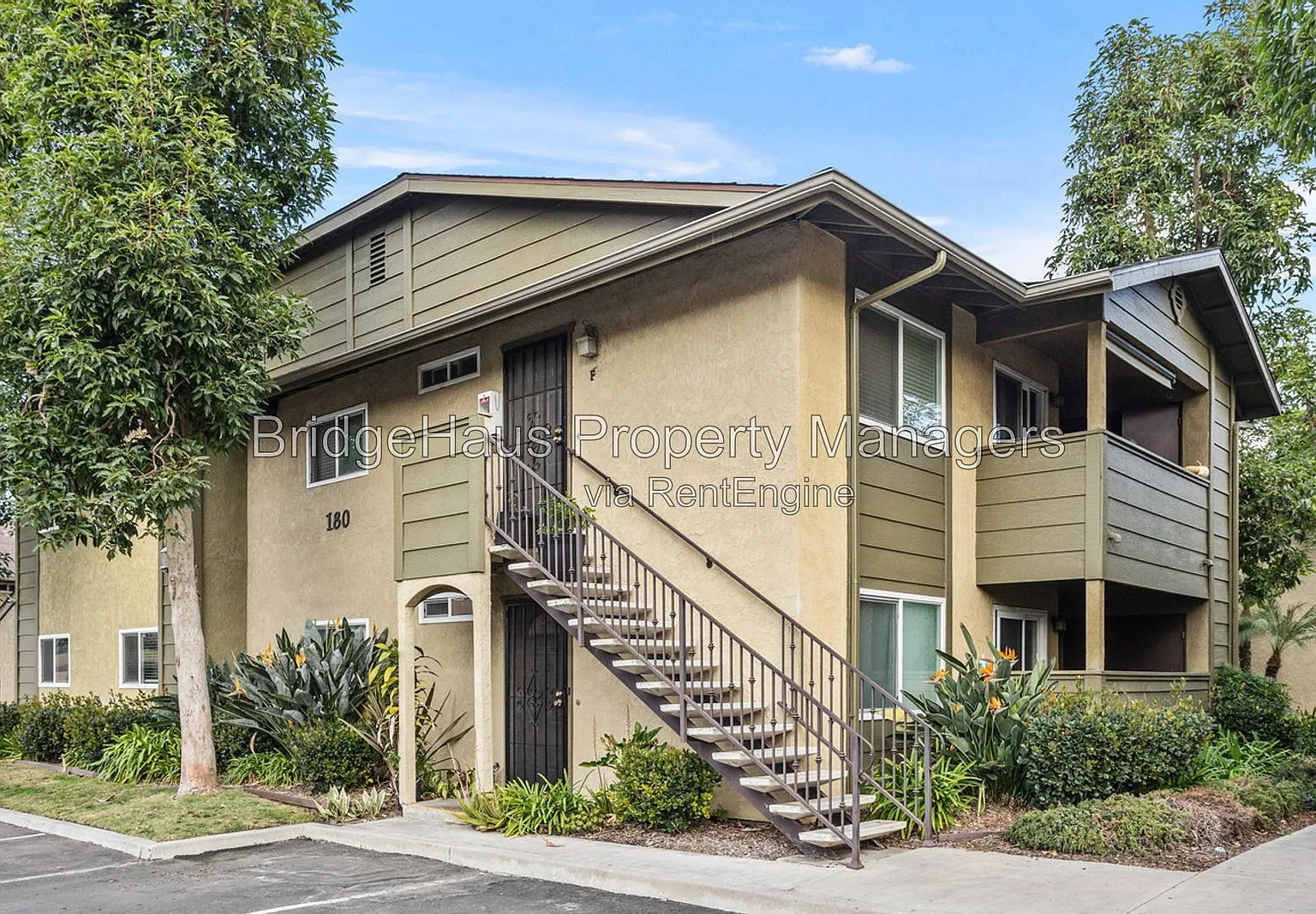 2 bed, 2.0 bath, 912 sqft, $2,395 — Photo 2