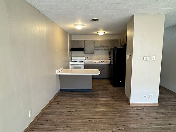 3rd image of 230 W 3rd St #11075262