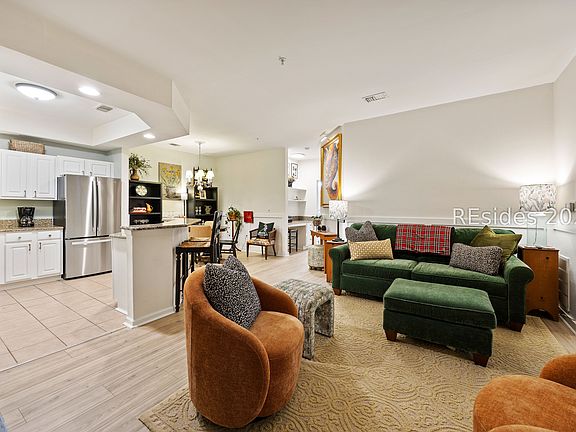 2nd image of 380 Marshland Rd APT E18