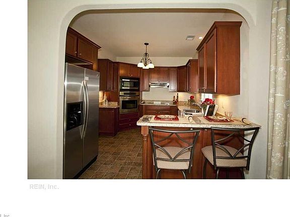3rd image of 2704 Eleanor Ln