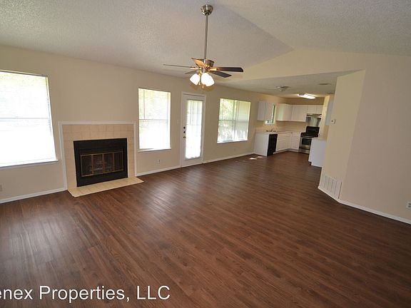 3rd image of 606 Russet Valley Dr