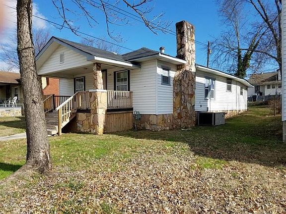 4th image of 2740 Louise Ave