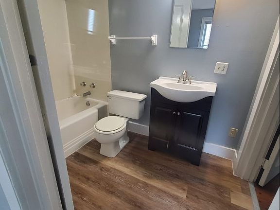 3rd image of 409 Franklin St #4