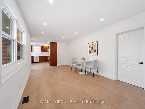 3rd image of 76 Admiral Rd