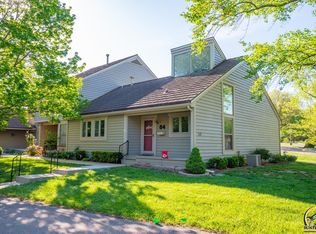 64 SW Pepper Tree Ln, Topeka, KS 66611