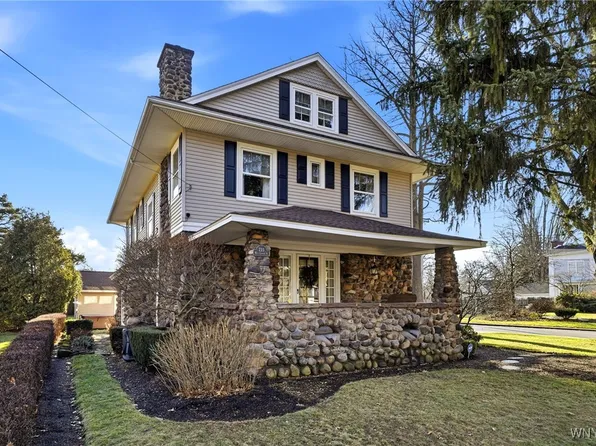 735 W Center St, Medina, NY 14103