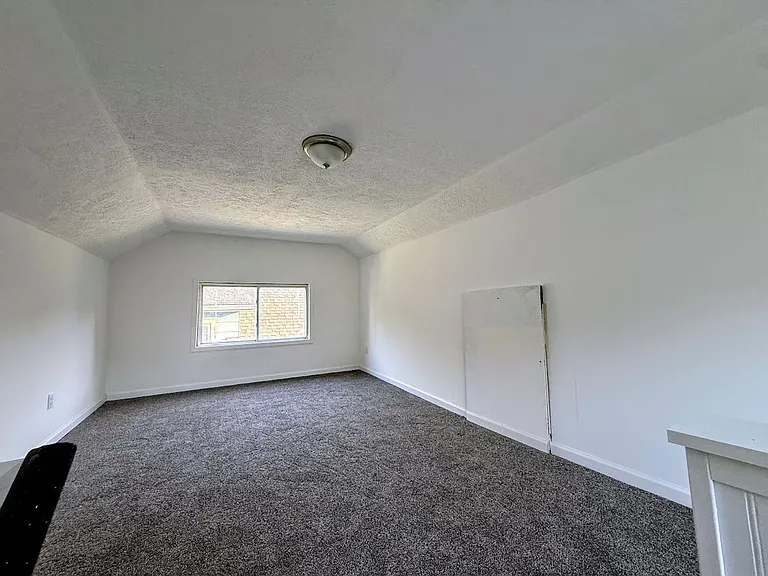 1055 Beardsley St — Photo 10