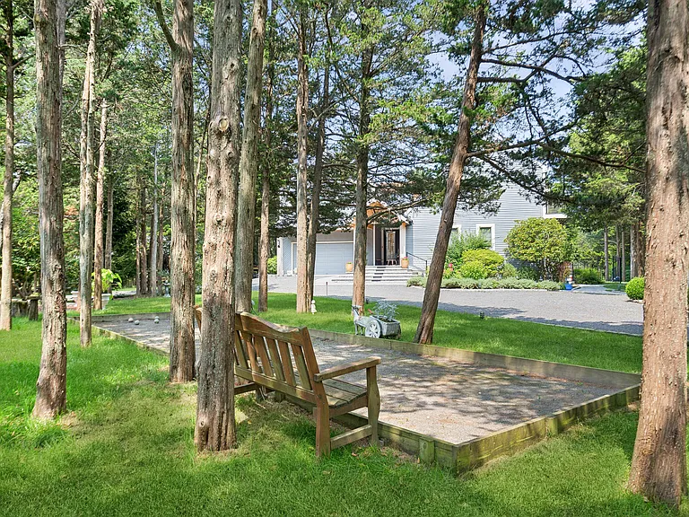 425 Cedar Point Dr E — Photo 43