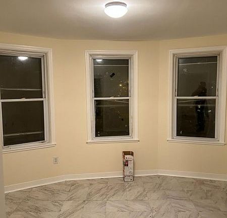 4th image of 1000 Chandler Ave