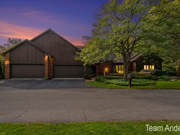 6182 S Gatehouse Dr SE, Grand Rapids, MI 49546