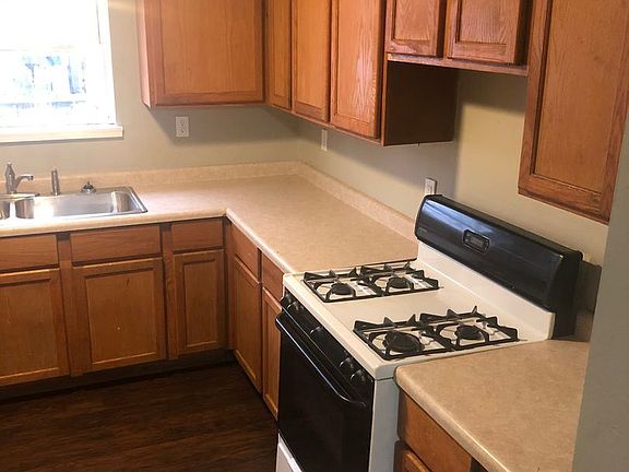2nd image of 556 N Clay St APT 6