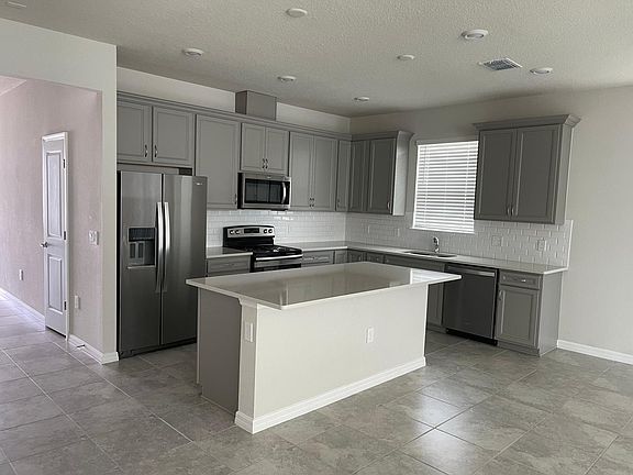 3rd image of 17211 Cagan Crossings Blvd