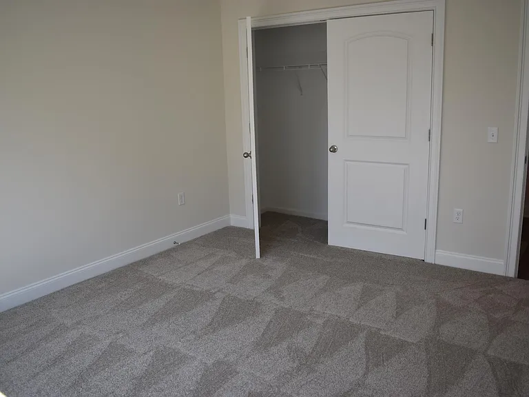 16 Emily Ct — Photo 2
