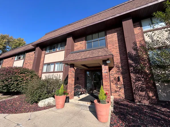 Maple Park Apartments, 1330 E Chicago Ave APT 212, Naperville, IL 60540
