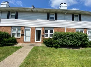 1918 Canterbury Dr E, Washington, IL 61571