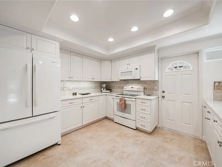 24382 Macedo Dr — Photo 16