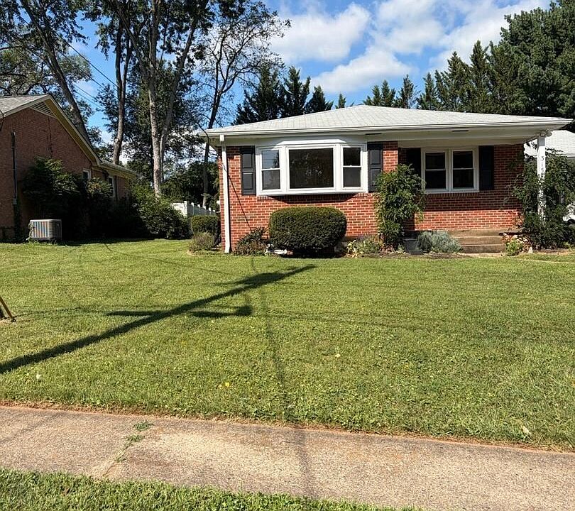1st image of 315 Valley View Ave SW