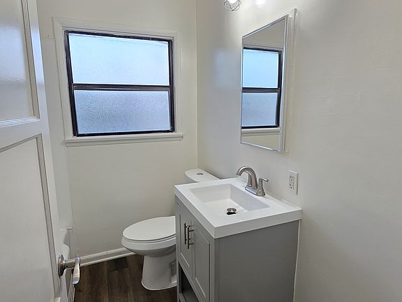 2nd image of 559 W Flora St #14