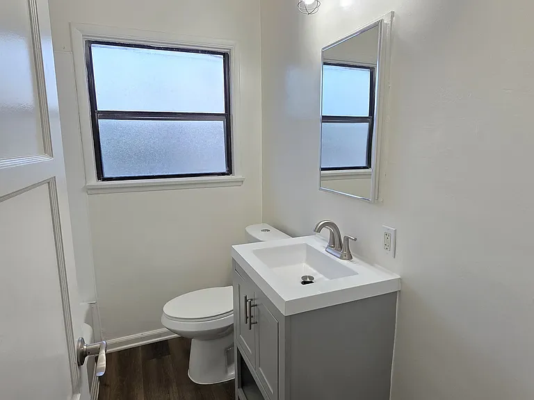 559 W Flora St #14 — Photo 2