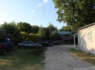 504 E Kingsbury St, Seguin, TX 78155
