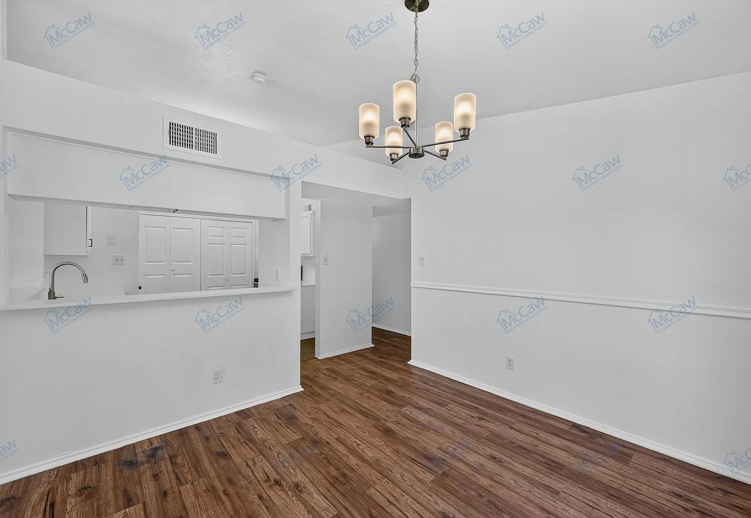 3 bed, 2.0 bath, 1313 sqft, $1,900 — Photo 4