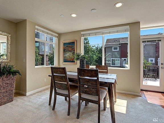 4th image of 2479 NE Park Dr