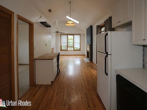 5th image of 1343 N Leavitt St #Ua3