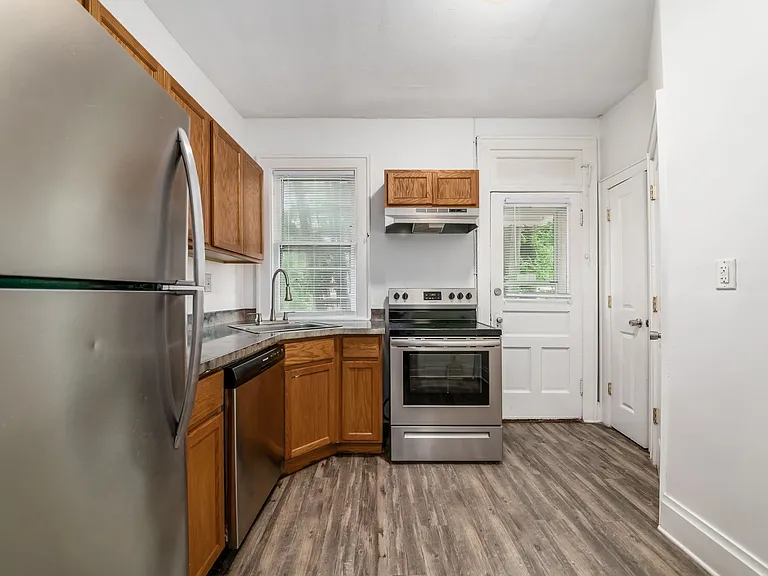 1466 Summit St #MAIN — Photo 8