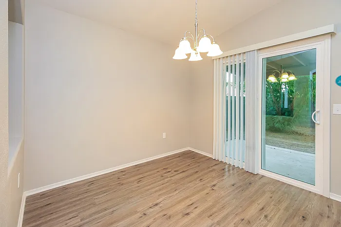1610 W Houchin Way — Photo 6