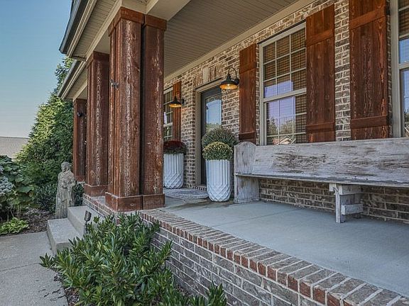 5th image of 8525 Beautiful Valley Dr