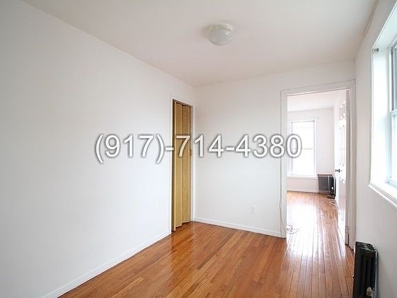 3rd image of 914 Jefferson Ave APT 4