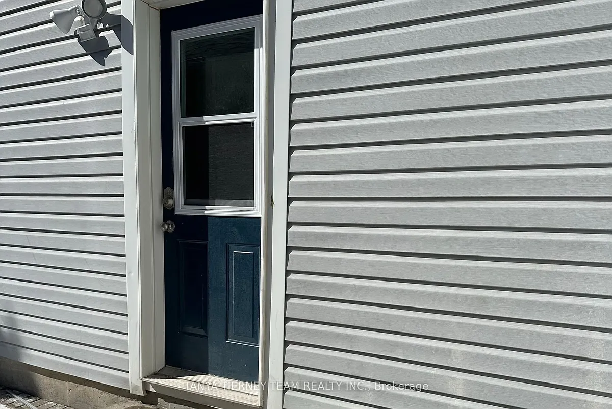 Building Photo - 373 Carnwith Dr E