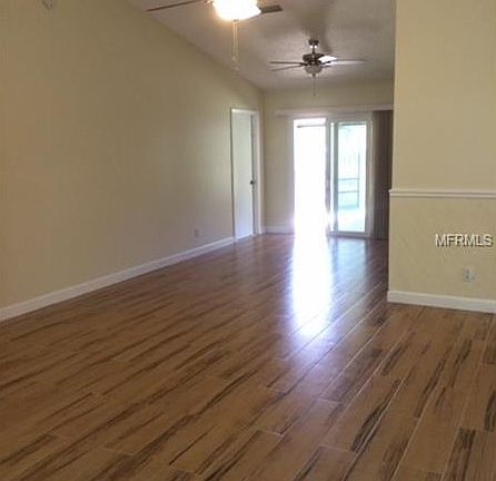3rd image of 1207 E Oakwood St