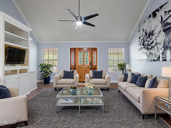 3rd image of 18401 Dogwood Ln