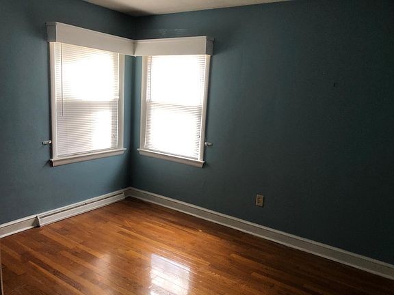 3rd image of 221 Sunrise Ave