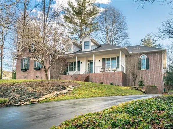1051 Linkside Dr, Hendersonville, NC 28739