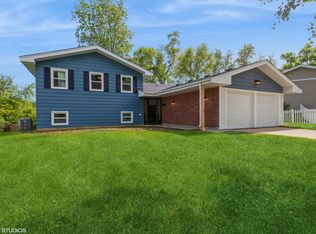 21W641 Kensington Rd, Glen Ellyn, IL 60137